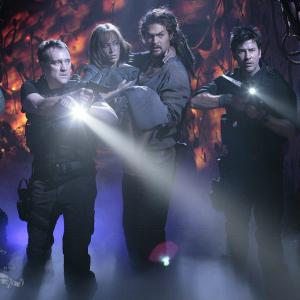 Still of Joe Flanigan, David Hewlett, Rachel Luttrell and Jason Momoa in Stargate: Atlantis (2004)