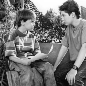 Still of Noah Fleiss and Jacob Tierney in Josh and S.A.M. (1993)