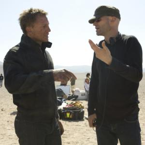 Still of Daniel Craig and Marc Forster in Paguodos kvantas (2008)