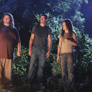 Still of Matthew Fox, Jorge Garcia, Josh Holloway and Evangeline Lilly in Dinge (2004)