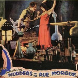 Bela Lugosi and Sidney Fox in Murders in the Rue Morgue (1932)