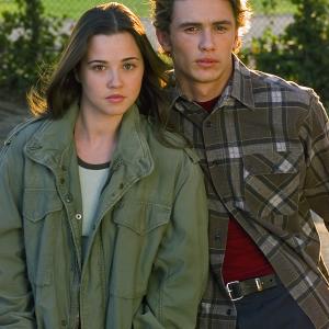 Still of Linda Cardellini and James Franco in Freaks and Geeks 1999