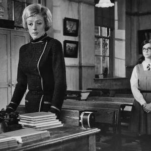 Still of Maggie Smith and Pamela Franklin in The Prime of Miss Jean Brodie (1969)