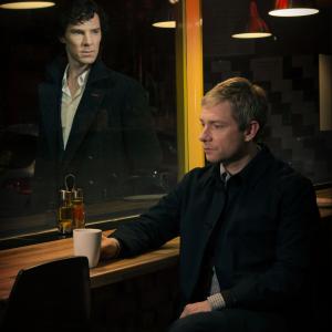 Still of Martin Freeman and Benedict Cumberbatch in Serlokas 2010