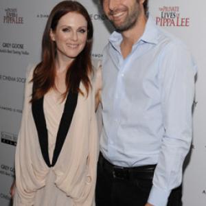 Julianne Moore and Bart Freundlich at event of The Private Lives of Pippa Lee 2009