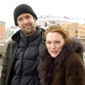 Julianne Moore and Bart Freundlich at event of World Traveler 2001
