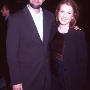 Julianne Moore and Bart Freundlich at event of The Lost World: Jurassic Park (1997)