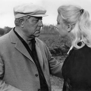 Still of Marie Dubois and Jean Gabin in L'âge ingrat (1964)