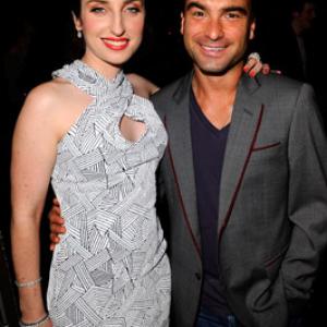 Johnny Galecki and Zoe Lister Jones at event of Breaking Upwards 2009