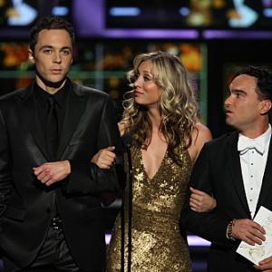 Still of Kaley Cuoco-Sweeting, Johnny Galecki and Jim Parsons in The 61st Primetime Emmy Awards (2009)