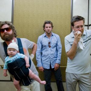 Still of Bradley Cooper Zach Galifianakis and Ed Helms in Pagirios Las Vegase 2009