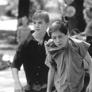 Still of Michael Angarano and David Gallagher in Little Secrets 2001
