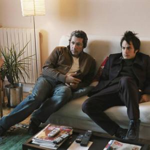 Still of Alain Chabat and Gael Garca Bernal in La science des recircves 2006