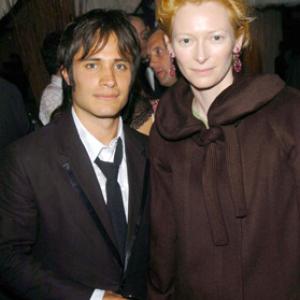 Gael Garca Bernal and Tilda Swinton at event of Diarios de motocicleta 2004