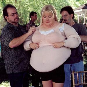 SHALLOW HAL Alterians David Smith L and Makeup Effects Designer Tony Gardner R complete Gwyneth Paltrows transformation into the character Rosemary Shannahan for the Farrelly Brothers film Shallow Hal