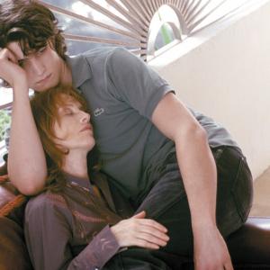 Still of Isabelle Huppert and Louis Garrel in Ma mère (2004)