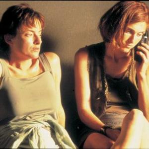 Still of Pascale Bussires and Julie Gayet in La turbulence des fluides 2002
