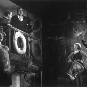 Still of Marlene Dietrich Kurt Gerron and Emil Jannings in Der blaue Engel 1930