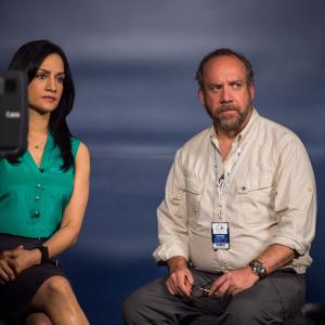 Still of Paul Giamatti and Archie Panjabi in San Andreas (2015)