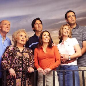 Still of Peter Boyle, Brad Garrett, Patricia Heaton, Doris Roberts, Ray Romano and Monica Horan in Everybody Loves Raymond (1996)