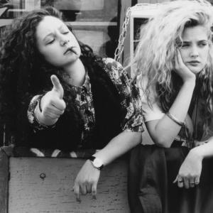 Still of Drew Barrymore and Sara Gilbert in Poison Ivy (1992)