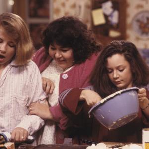 Still of Roseanne Barr Sara Gilbert and Alicia Goranson in Roseanne 1988