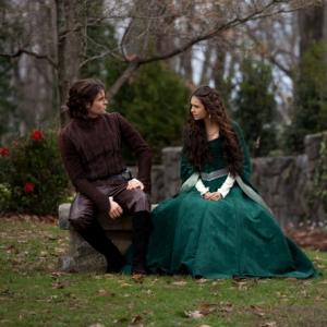 Still of Daniel Gillies and Nina Dobrev in Vampyro dienorasciai (2009)
