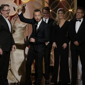 Vince Gilligan, Anna Gunn, Mark Johnson, Michelle MacLaren and Aaron Paul at event of 71st Golden Globe Awards (2014)