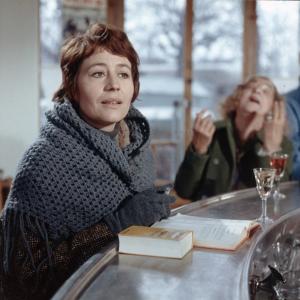 Still of Annie Girardot in Elle boit pas elle fume pas elle drague pas mais elle cause! 1970