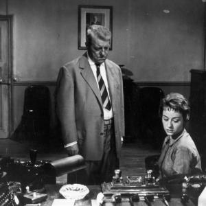 Still of Jean Gabin and Annie Girardot in Maigret tend un piège (1958)