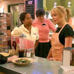 Still of Regina King, Hilary Duff and Mary Pat Gleason in A Cinderella Story (2004)
