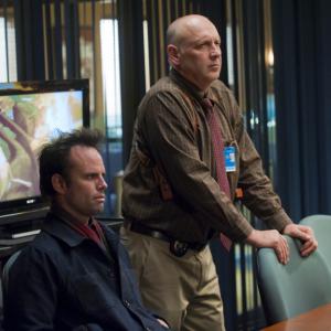 Still of Walton Goggins and Nick Searcy in Justified (2010)