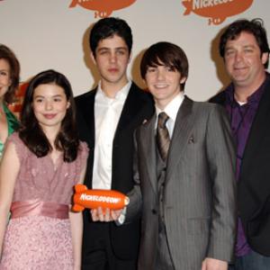 Drake Bell, Jonathan Goldstein, Josh Peck, Nancy Sullivan and Miranda Cosgrove at event of Drake & Josh (2004)