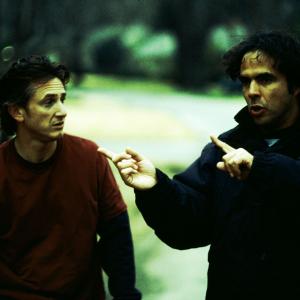 Still of Sean Penn and Alejandro González Iñárritu in 21 gramas (2003)