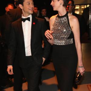 Anne Hathaway and Joseph GordonLevitt at event of The Oscars 2014