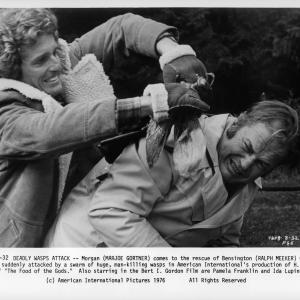 Still of Marjoe Gortner and Ralph Meeker in The Food of the Gods 1976
