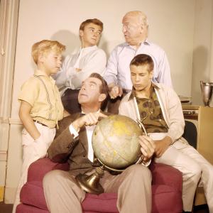 Still of Tim Considine, William Frawley, Don Grady, Stanley Livingston and Fred MacMurray in My Three Sons (1960)