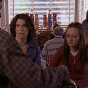 Still of Alexis Bledel and Lauren Graham in Gilmore Girls 2000