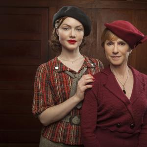 Still of Holly Hunter and Holliday Grainger in Bonnie and Clyde 2013