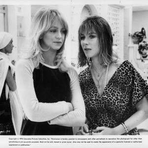 Still of Goldie Hawn and Lee Grant in Shampoo 1975