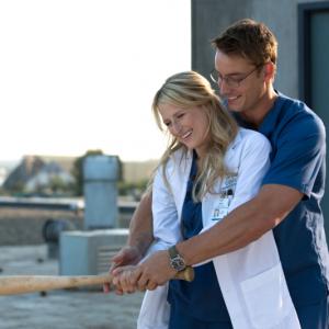 Still of Mamie Gummer and Justin Hartley in Emily Owens MD 2012
