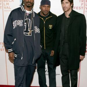 Dylan McDermott, Snoop Dogg and Danny Green at event of The Tenants (2005)