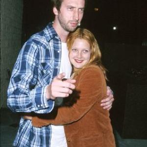 Drew Barrymore and Tom Green at event of Loser 2000