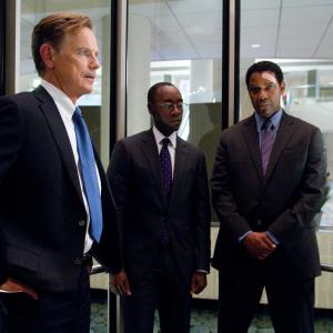Still of Denzel Washington, Don Cheadle and Bruce Greenwood in Skrydis (2012)