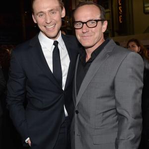 Clark Gregg and Tom Hiddleston at event of Toras: Tamsos pasaulis (2013)