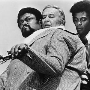 Still of Ray Milland and Roosevelt Grier in The Thing with Two Heads 1972
