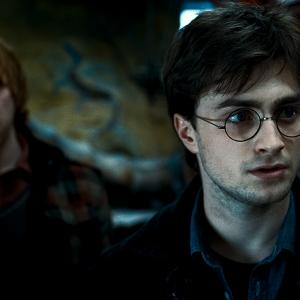Still of Rupert Grint and Daniel Radcliffe in Haris Poteris ir mirties relikvijos 1 dalis 2010