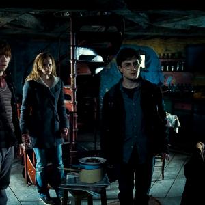 Still of Rupert Grint, Daniel Radcliffe and Emma Watson in Haris Poteris ir mirties relikvijos. 1 dalis (2010)
