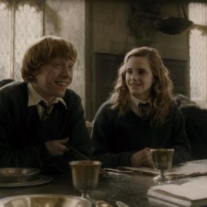 Still of Rupert Grint and Emma Watson in Haris Poteris ir netikras princas (2009)