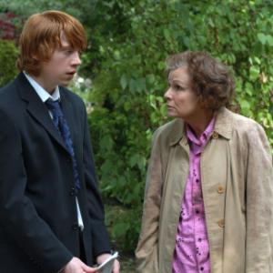 Still of Rupert Grint and Julie Walters in Driving Lessons (2006)